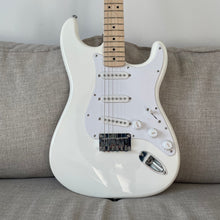 Load image into Gallery viewer, Fender Squier Sonic Stratocaster HT Olympic White