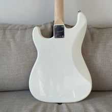 Load image into Gallery viewer, Fender Squier Sonic Stratocaster HT Olympic White