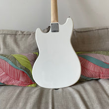 Load image into Gallery viewer, Fender Squier Sonic Bronco Bass Arctic White