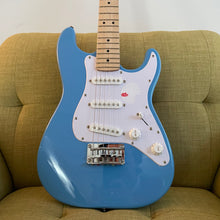 Load image into Gallery viewer, Fender Squier Mini Strat- California Blue