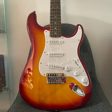 Load image into Gallery viewer, Fender Squier Sonic Stratocaster Sienna Sunburst