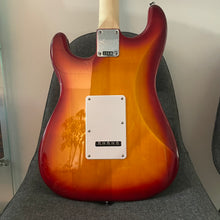 Load image into Gallery viewer, Fender Squier Sonic Stratocaster Sienna Sunburst