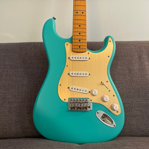 Squier 40th Anniversary Stratocaster Satin Sea Foam Green