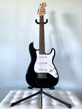 Load image into Gallery viewer, Fender Squier Mini Strat- Black