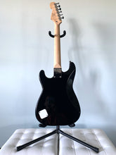 Load image into Gallery viewer, Fender Squier Mini Strat- Black