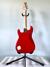 Load image into Gallery viewer, Fender Squier Mini Strat- Dakota Red